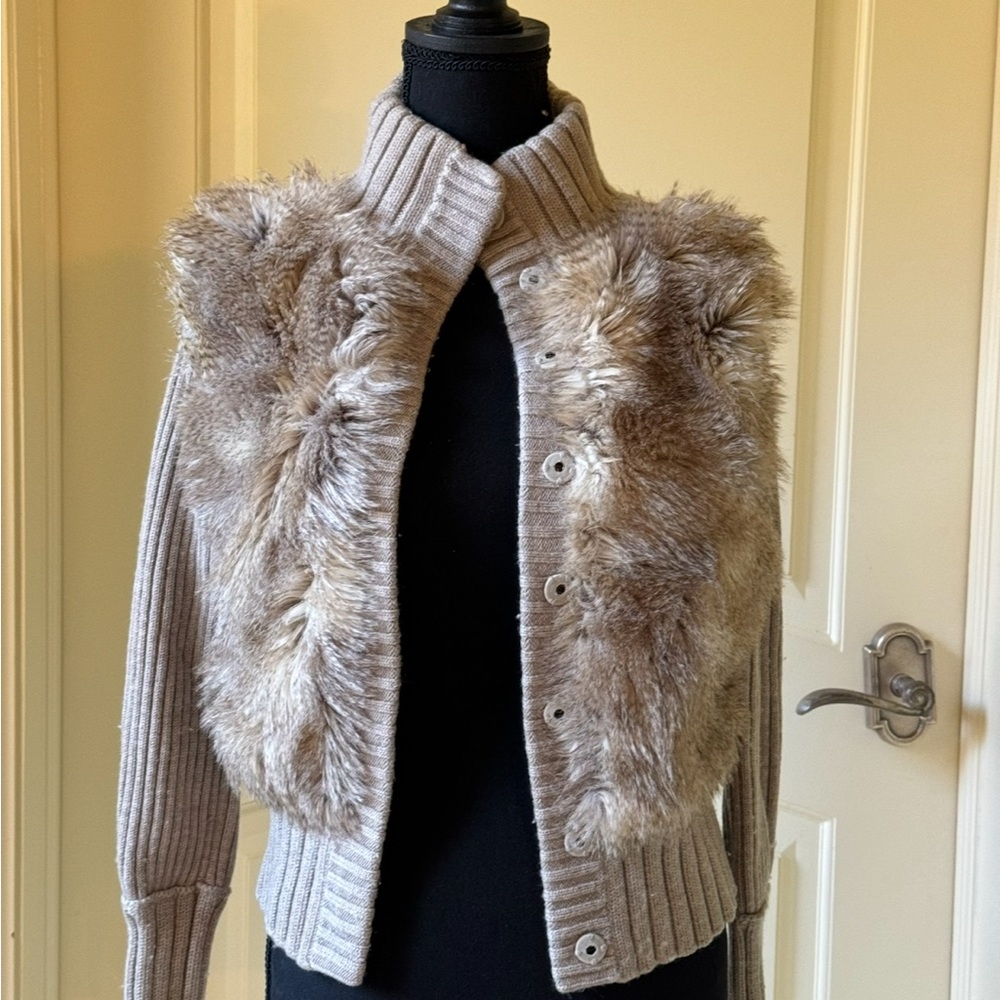 Club Monaco Beige Ribbed Faux Fur Snap Button Long Sleeve Sweater Jacket Size S